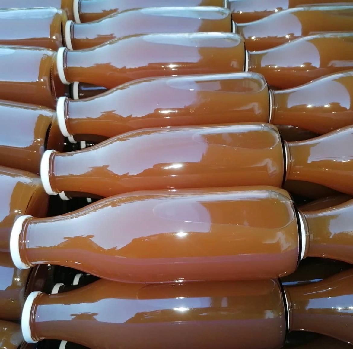 Botellas de zumo de manzana